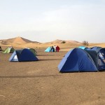 Camping in der Wüste beim Kamel-Trekking in Marokko