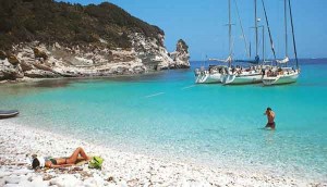 Die karibikähnliche Bucht bei Korfu im ionischen Meer