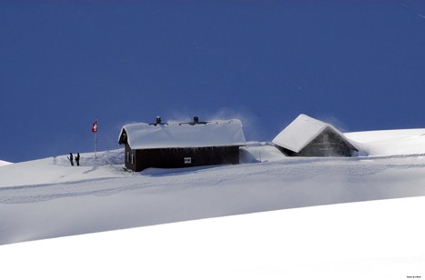 Ski-Urlaub auf abgelegener Hütte im Top-Skigebiet der Schweizer Alpen