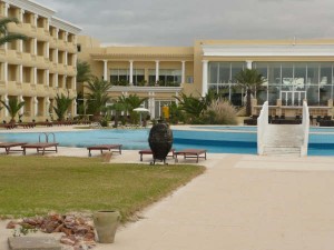 Die Hotelanlage von der Strandbar aus gesehen