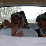 Die Akha Frauen in unserem Auto 