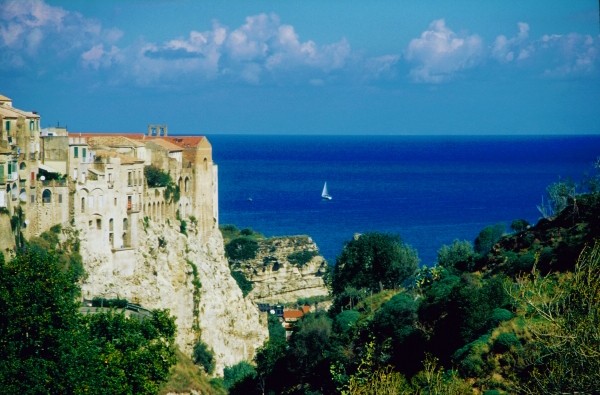 Traumhafte Strände und charmante Hotels nahe Tropea, der "Perle von Kalabrien" in Süd-Italien
