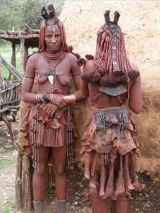 Zwei verheiratete Himba Frauen 