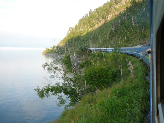 Transsibirische Eisenbahn am Baikalsee