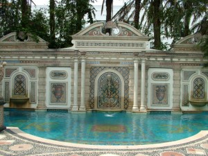 Pool in der Versace Villa in Miami Beach