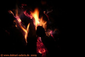 Simbabwe - Hwange Nationalpark - Lagerfeuer - Shumba Camp