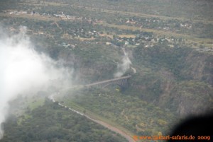 Simbabwe-Urlaub -Victoria Falls- Wasserfälle - Hubschrauber-Flug - Brücke nach Sambia