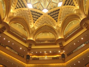 In der Lobby des Emirates Palace