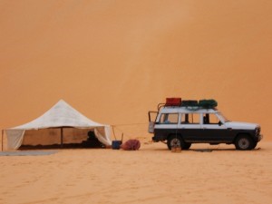 Ankunft im Wüstencamp Loumpoul
