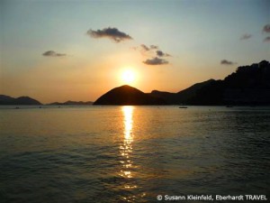 Sonnenuntergang über der Repulse Bay in Hongkong
