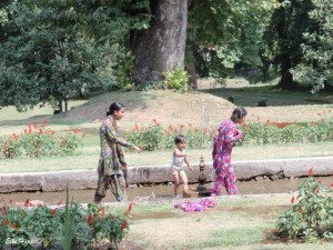 Abkühlung in den Mogulgärten von Kaschmir