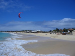 Kapverden: Surfer auf Sal - Sonne und Meer. Urlaub auf Kap Verde