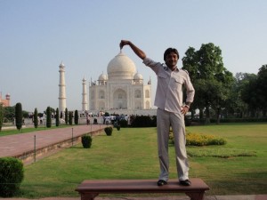 unser Fahrer Prakash am Taj Mahal