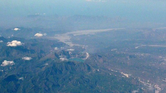 Mount Pinatubo vom Flugzeug