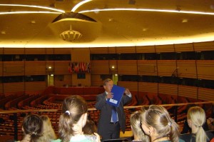 Führung im Plenarsaal des Europaparlaments