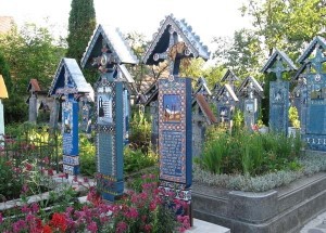Urlaub in Rumänien - Lustiger Friedhof von Sapanta in Bukowina