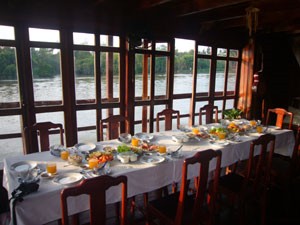 Frühstückstisch auf dem Schiff-Mekong-Vietnam