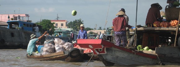 Schwimmender Markt auf dem Mekong-Vietnam