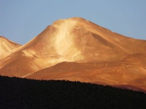Der Vulkan Uturuncu von Queteno Chico aus
