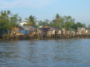 Dorf am Rande des Mekong