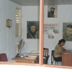 Spanischsprechen auf einer kubanischen Amtsstube