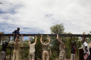 Bei der IAPF - Im Team geht der Aufbau schnell von der Hand. © DAVINA JOGI