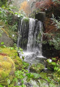 Wasserfall im Van Dusen Botanical Garden, Vancouver