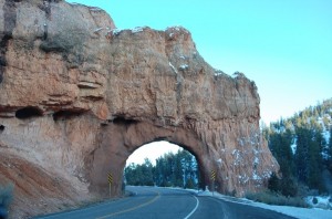 Steintor auf der Straße zum Bryce Canyon National Park