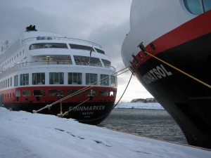 Hurtigruten - MS Midnatsol meets MS Finnmarken
