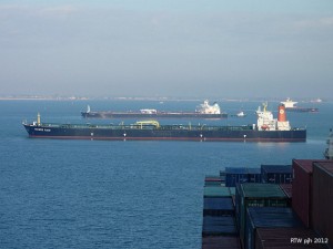 Anker legen im Bittersee vor Suez
