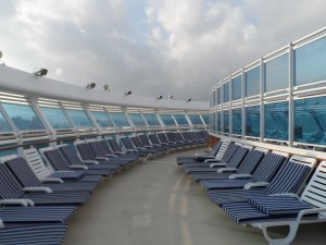 Kreuzfahrt mit Princess Cruises - Pooldeck auf der Crown Princess