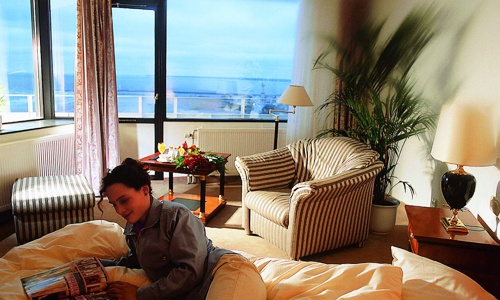 Beispiel: Eines der Hotelzimmer mit Meerblick
