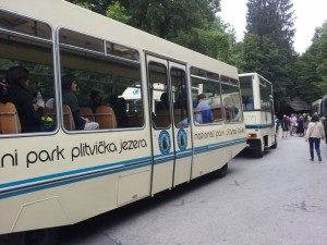 Besucherzug im Nationalpark Plitvice