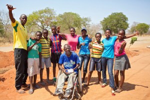 Walter Ndlovu, Coach Ndoga und die Mädchen Fußballmannschaft Victoria Falls Zimbabwe