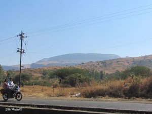 die hügelige Landschaft in Maharashtra