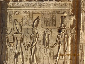 Hieroglyphen im Chnum Tempel in Esna