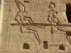 Hieroglyphen an Tempelmauer
