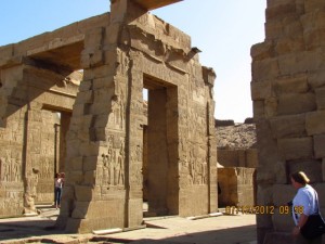Touristen am Sobek Tempel