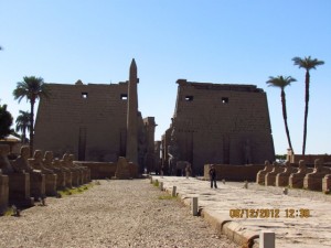 Eingang zur Tempelanlage in Luxor
