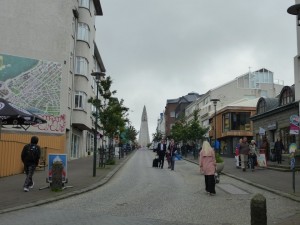 Innenstadt Reykjaviks mit Blick auf die Hallgrimskirkja