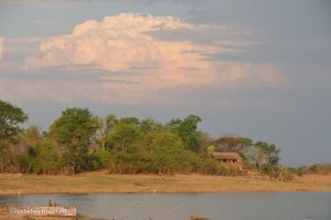 Rastplatz am Mandavu Stausee im Hwange Nationalpark, Simbabwe