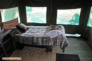 Siesta in der Hitze des Tages im Shumba Picnic Site