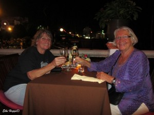 Abendessen direkt am Fluss