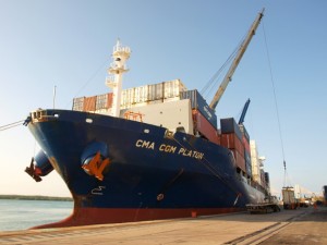Frachtschiff Rundreisen mit der CMA CGM Platon