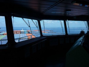 Blick von der Brücke auf der Frachtschiff Reise Asien