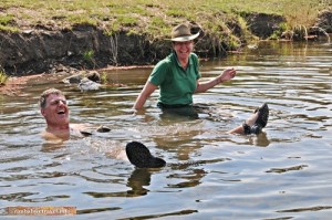 Abkuehlung in Fluss auf Safari