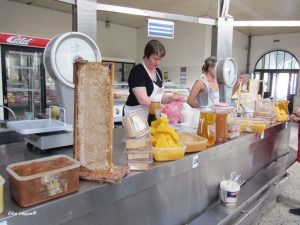 Honigverkauf in der Markthalle