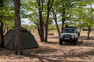 Das Sinamatella Camp im Hwange National Park