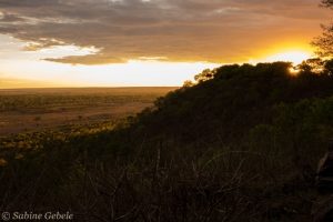 Sonnenuntergang am Sinamatella Camp, Hwange National Park