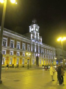 Puerta del Sol bei Nacht